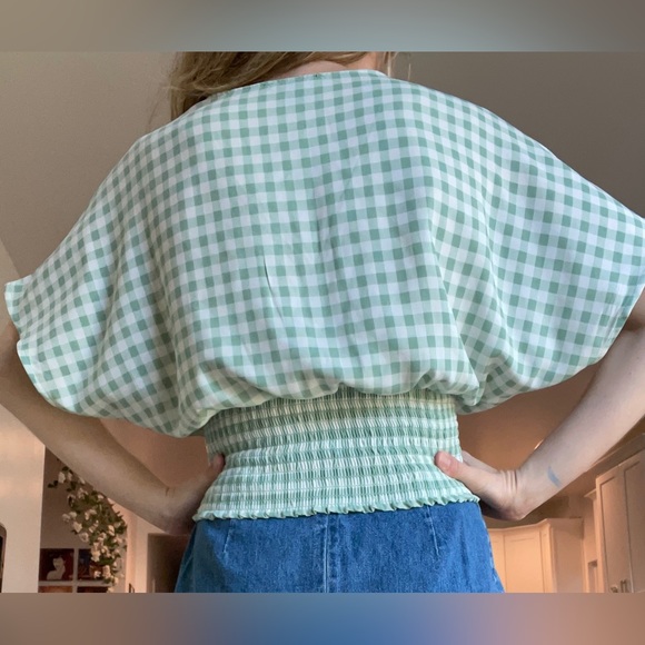 Light green gingham top  💚 - Picture 3 of 5